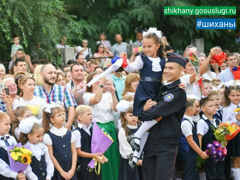 Дорогие выпускники, родители, учителя! Примите самые искренние поздравления с праздником последнего звонка!.