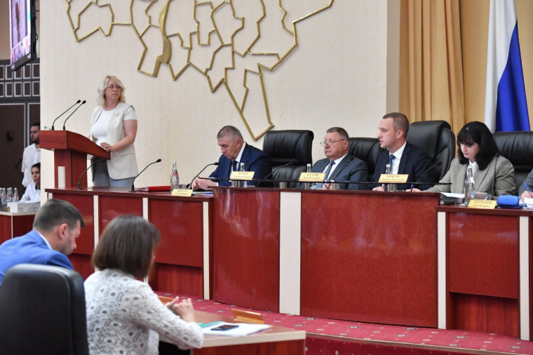 Врио губернатора поручил разработать программу поддержки саратовских учителей. Врио губернатора поручил разработать программу поддержки саратовских учителей.