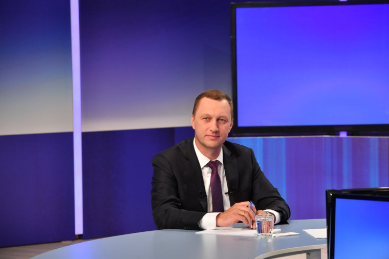 Врио губернатора Роман Бусаргин ответил на вопросы жителей в прямом телеэфире. Врио губернатора Роман Бусаргин ответил на вопросы жителей в прямом телеэфире.